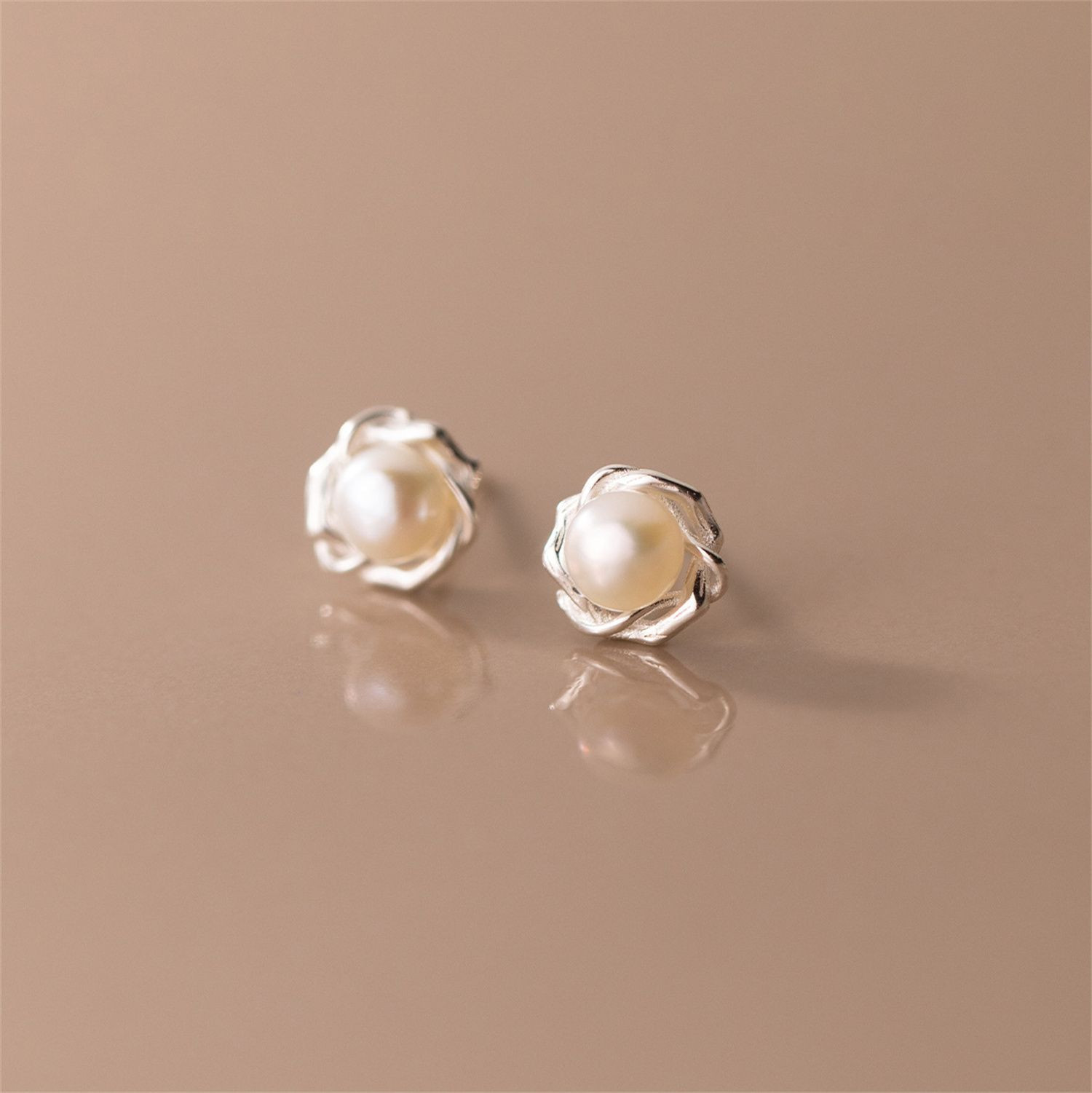 Hot selling fashionable and simple various styles pearl stud earring